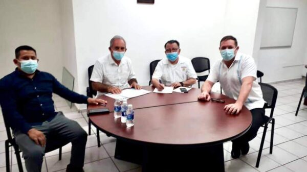 Edil electo de Lázaro Cárdenas gestiona un hospital comunitario.