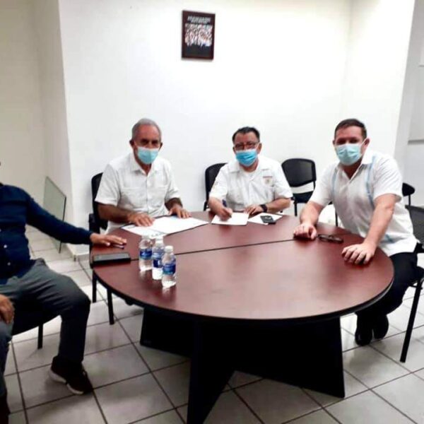 Edil electo de Lázaro Cárdenas gestiona un hospital comunitario.