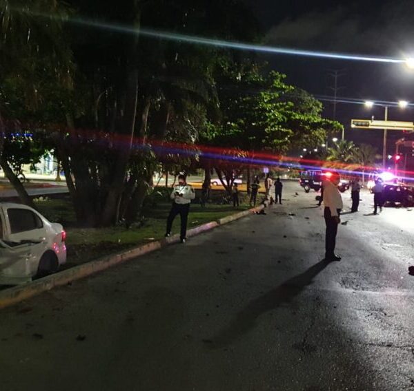 Deja dos muertos y cuatro heridos brutal choque en Cancún.