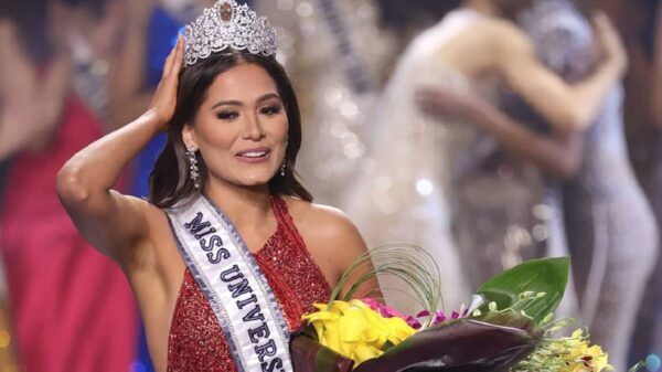 Andrea Meza regresa a México tras ser coronada Miss Universo 2021