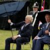 Boris Johnson; primer ministro de Reino Unido en tendencia por pelea con su paraguas