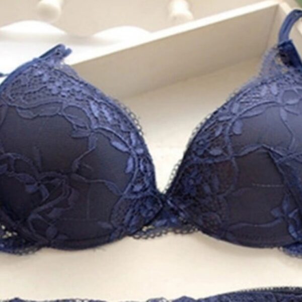 En TikTok circulan varios videos en donde aseguran que la vacuna contra el Covid-19 de Pfizer hace que crezcan los senos