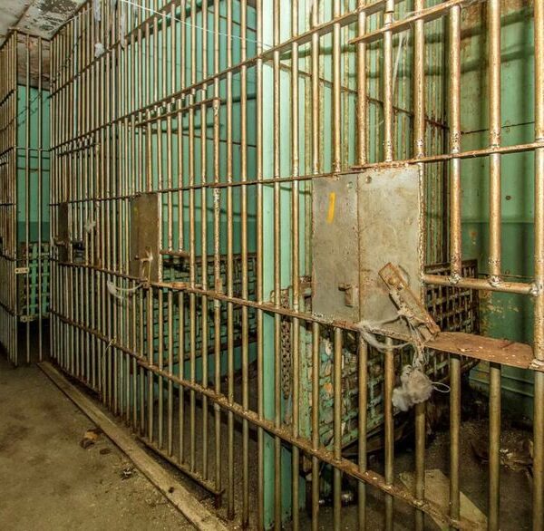 Los cazadores de ofertas en bienes raíces a veces se llevan sorpresas al descubrir propiedades con zonas ocultas o excéntricas