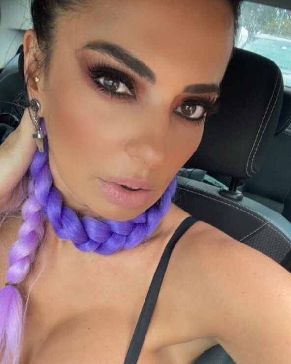 Cecilia Galliano se encuera al estilo Kardashian y enciende las redes