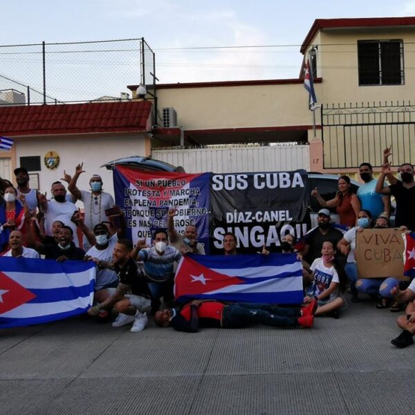 Segundo días de manifestaciones de cubanos residentes en Cancún.