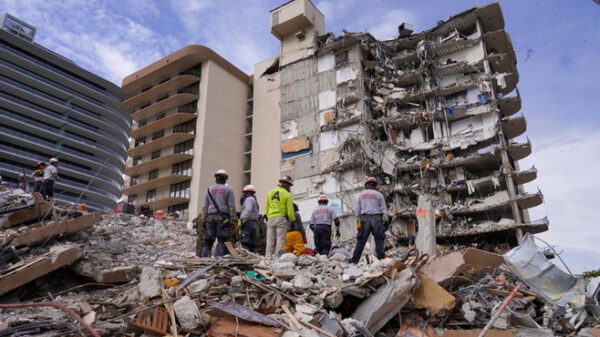 Miami: Suspenden tareas de búsqueda para dar paso a demolición de edificio.