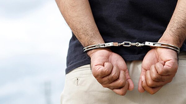 Joven de 16 años es detenido por golpear a sus padres