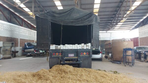 Aseguran camión con 114 kilos de cocaína en un taller de Reynosa.