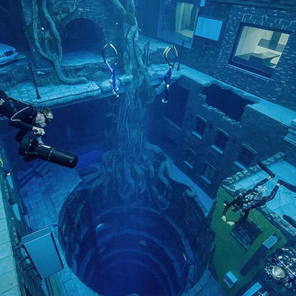 Inauguran la piscina más profunda del mundo para bucear