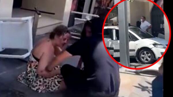 Conductor pierde el control y atropella a gente en zona comercial de Marbella, España