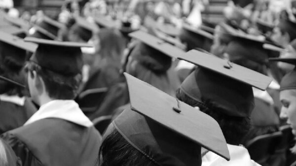 Fotógrafo defrauda a graduados del Bachilleres IV de Cancún