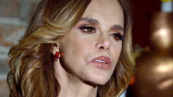 El hijo de Lucía Méndez le reclamó por dejarlo solo en la infancia y adolescencia