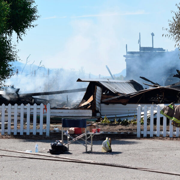 Suman cuatro iglesias quemadas en Canadá desde que se descubrieron tumbas sin identificar de niños indígenas