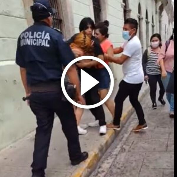 Video: Joven enfrenta a su ‘novio’ al descubrirlo con otra mujer en el Centro de Mérida