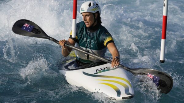 Luego de reparar su kayak con un ingenioso truco, la atleta australiana Jessica Fox, logró competir al final del canotaje femenino
