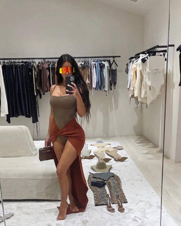 Es viernes y el cuerpo lo sabe: Kim Kardashian presume su bikini más pequeño