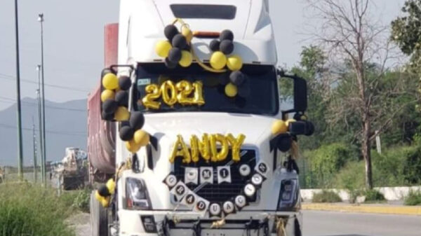 eguramente Andy, nunca olvidará su graduación del Kínder, pues se llevó una tremenda sorpresa por parte de su madre