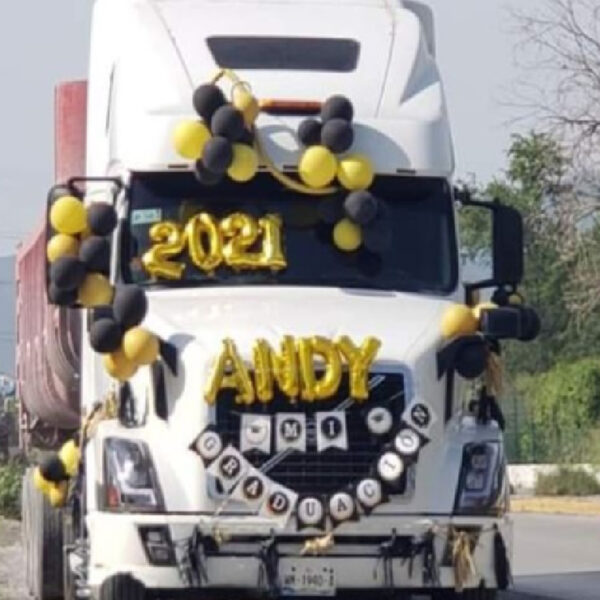 eguramente Andy, nunca olvidará su graduación del Kínder, pues se llevó una tremenda sorpresa por parte de su madre