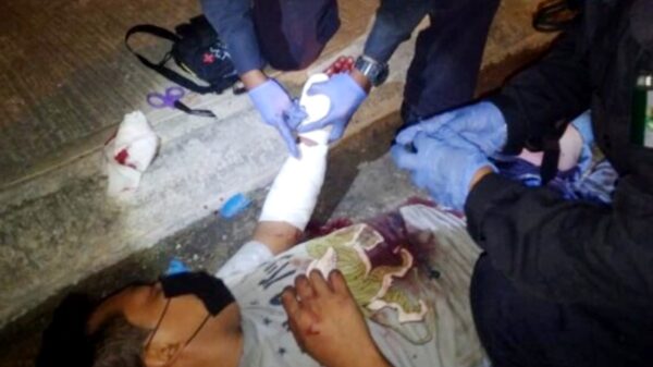 Detienen a dos sujetos en moto por machetear a un hombre en Umán