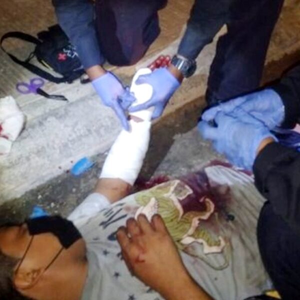 Detienen a dos sujetos en moto por machetear a un hombre en Umán