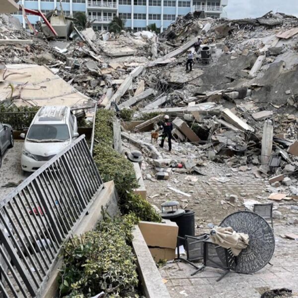 Aumenta a 78 los muertos tras derrumbe en edificio en Florida