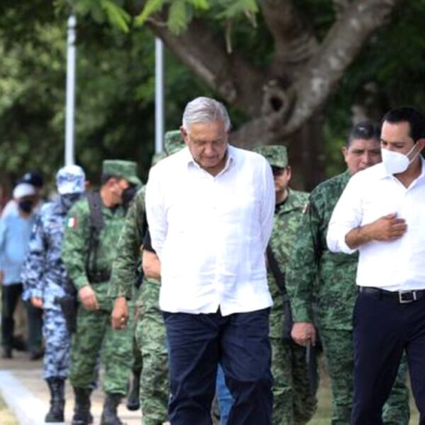 Se reúne Mauricio Vila con AMLO para la supervisión de obras del tren maya