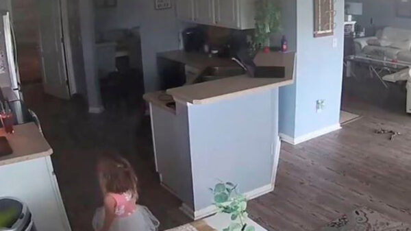 Gracias a la reacción inmediata de una niña de cuatro años de edad, se evitó que un incendio se propagara en la casa de su familia