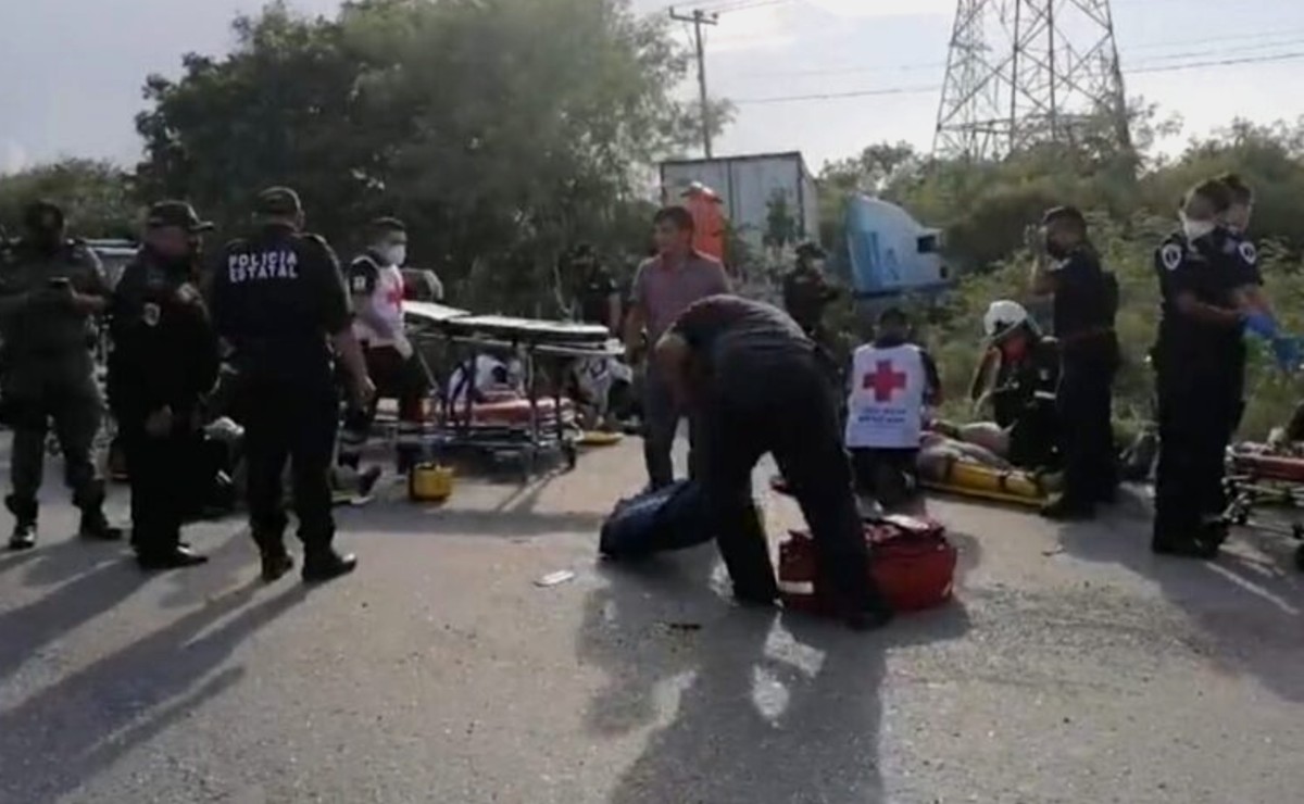 Sube a 7 la cifra de muertos del accidente entre combi y tráiler sobre el Periférico de Mérida