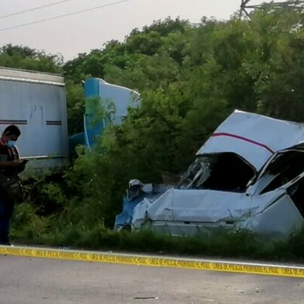 Sube a 7 la cifra de muertos del accidente entre combi y tráiler sobre el Periférico de Mérida