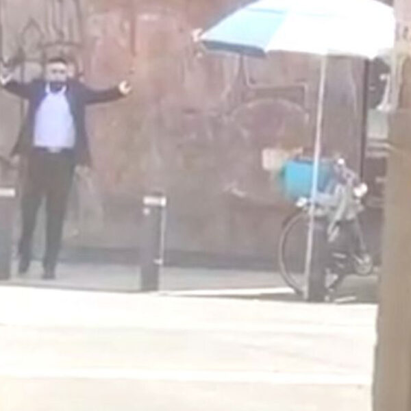 Video: Asaltante se rinde tras desatar balacera