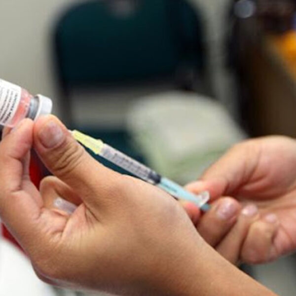  IMSS exhorta a la población a que siga con la vacunación