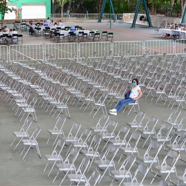 Jóvenes ya pueden vacunarse en Chiapas si llevan a dos adultos