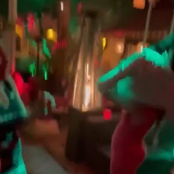 No cabe duda que hay quienes no están hechos para el amor, prueba de ello es un hombre que intentó ligar en un antro y terminó golpeado