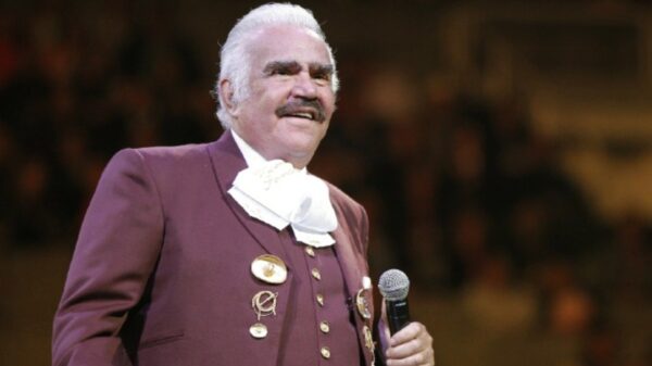 Vicente Fernández es operado de emergencia tras terrible caída