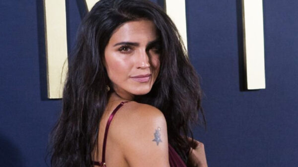 Bárbara de Regil termina con moretones en el cuerpo tras ser revolcada por una ola en Ixtapa