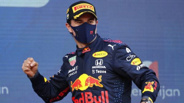Sergio Pérez se rinde ante Red Bull
