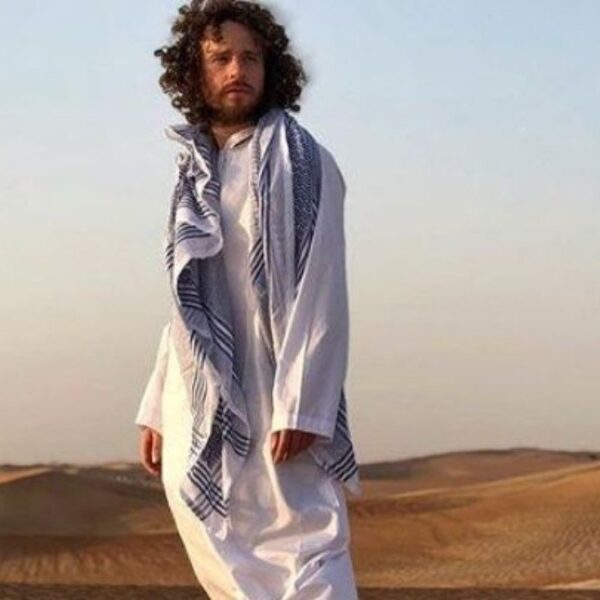 Luisito Comunica se viste de Cristo y lo tunden en redes