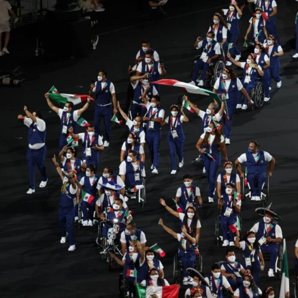 Mexicanos desfilan en la inauguración de los Juegos Paralímpicos Tokio 2020