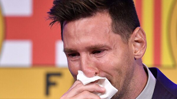 Lionel Messi se despide entre lágrimas oficialmente del Barcelona 