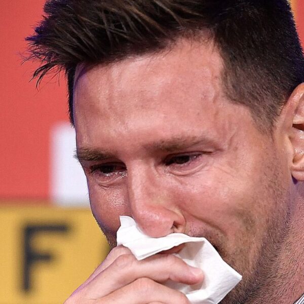Lionel Messi se despide entre lágrimas oficialmente del Barcelona 