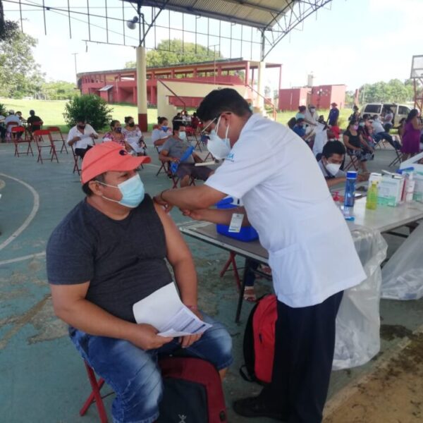 Inició la aplicación de vacuna anticovid para personas de 18 a 29 años