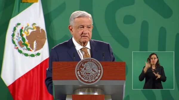 Difícil encontrar funcionarios públicos sin relación con neoliberalismo: AMLO
