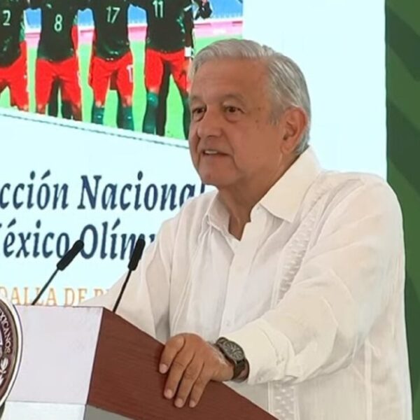 Felicita AMLO a selección mexicana de futbol por bronce en Tokio 2020