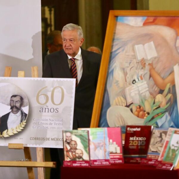 AMLO: ya se modificaron 2 libros de texto con sentido humanista