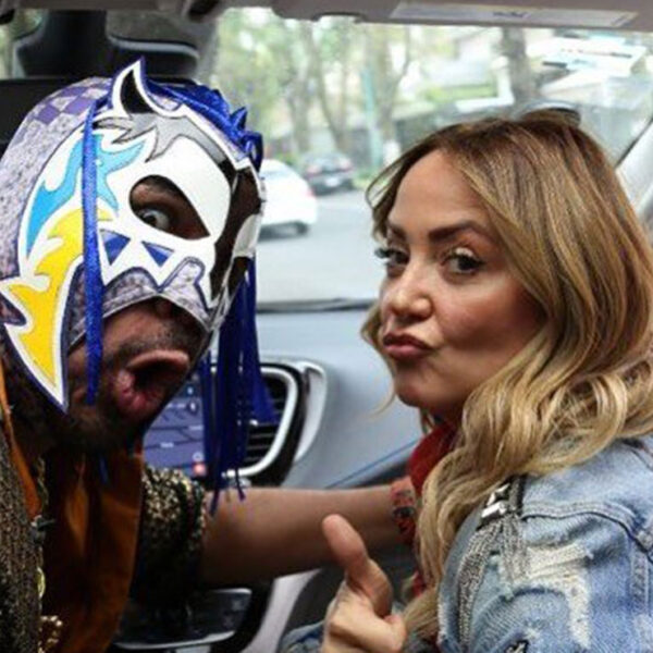 Andrea Legarreta revive su polémica del dólar con 'El Escorpión Dorado'