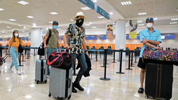 Asur pide checar status de vuelos por llegada del huracán Grace