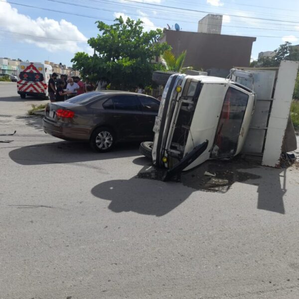 Cuatro heridos por un choque en Hacienda Real del Caribe.