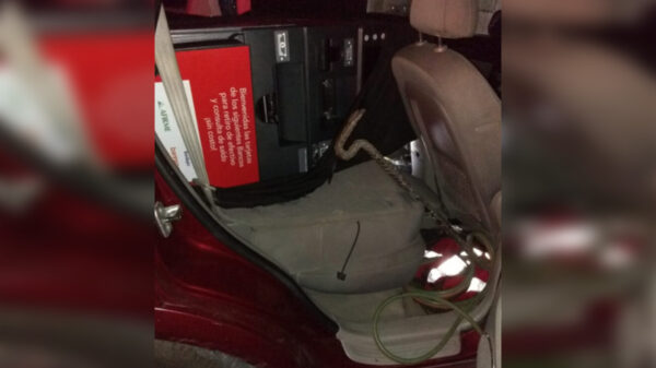 Cancún: Encuentran ciudadanos cajero automático abandonado