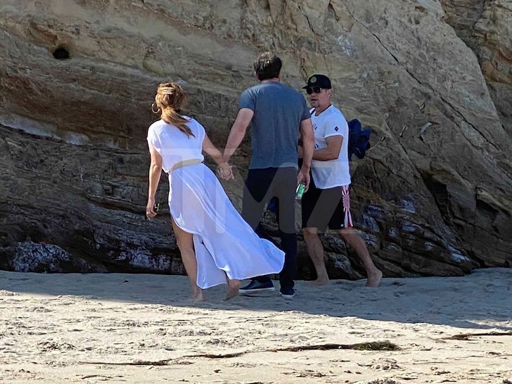 Captan a JLo y Ben Affleck disfrutaron de un día de playa con Matt Damon