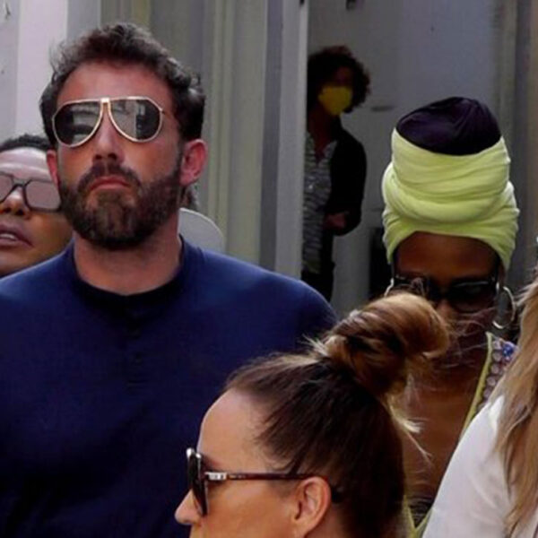 Captan a JLo y Ben Affleck disfrutaron de un día de playa con Matt Damon